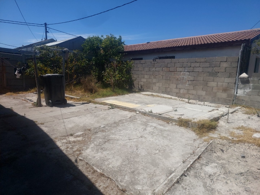 3 Bedroom Property for Sale in Roosendal Western Cape